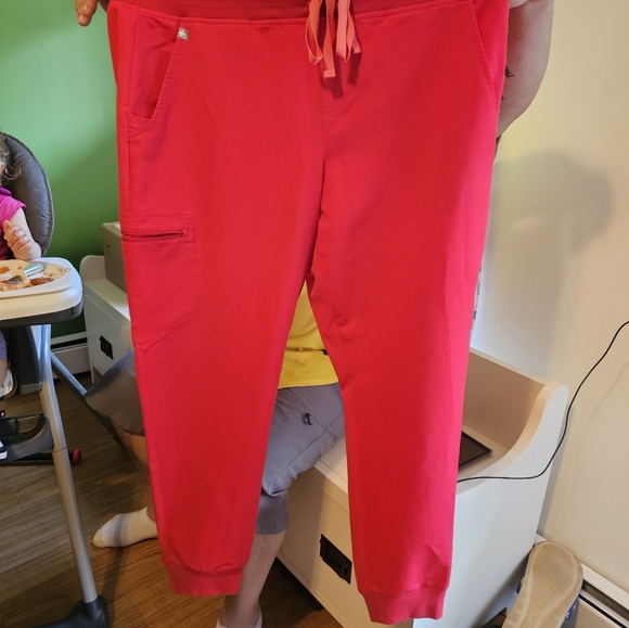 Scrubs - Picture 3 of 4